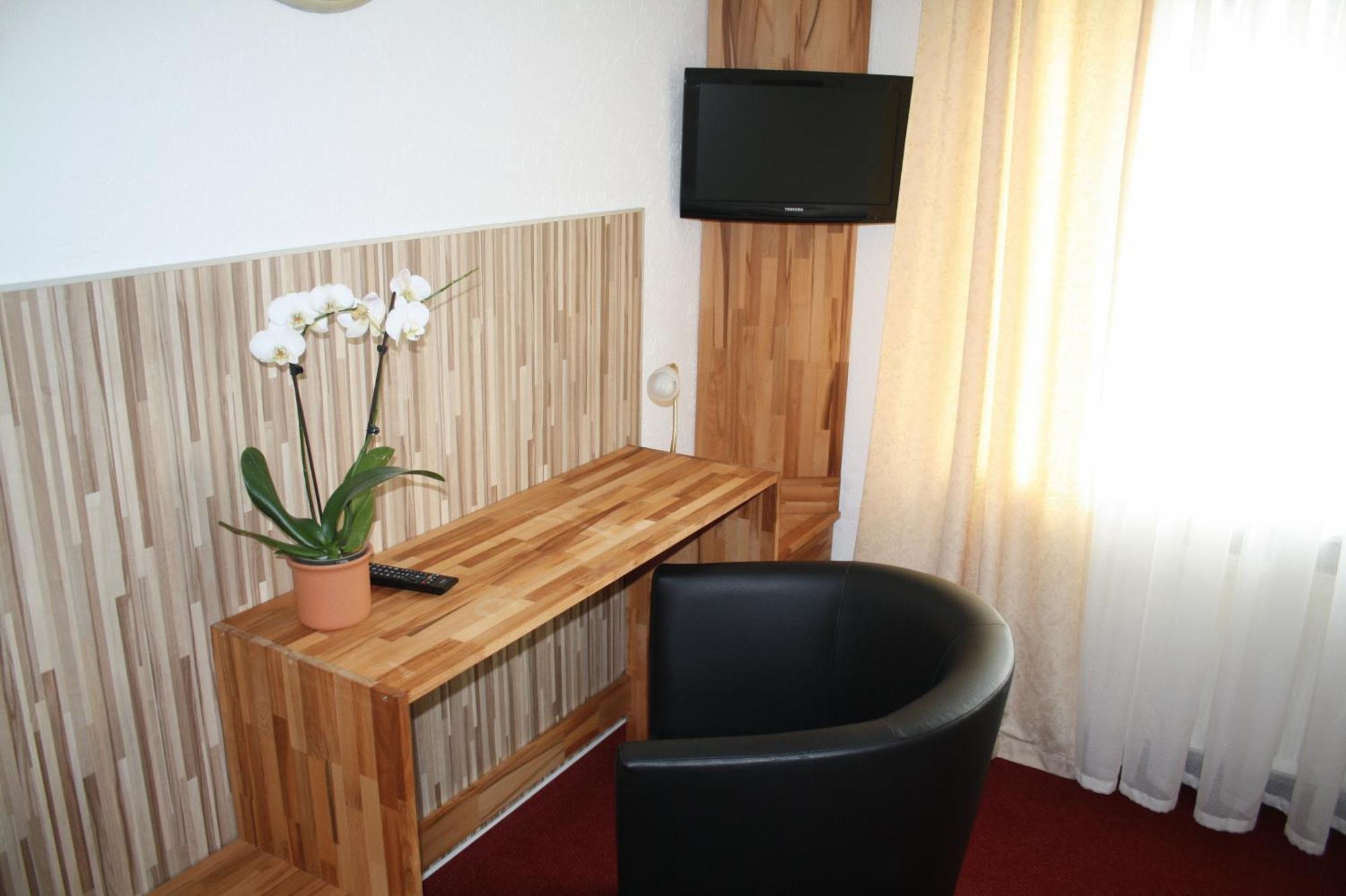 Hotel-Nachtwaechter อุนนา ภายนอก รูปภาพ