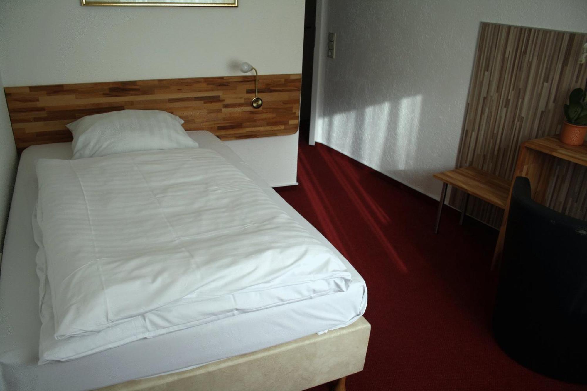Hotel-Nachtwaechter อุนนา ภายนอก รูปภาพ